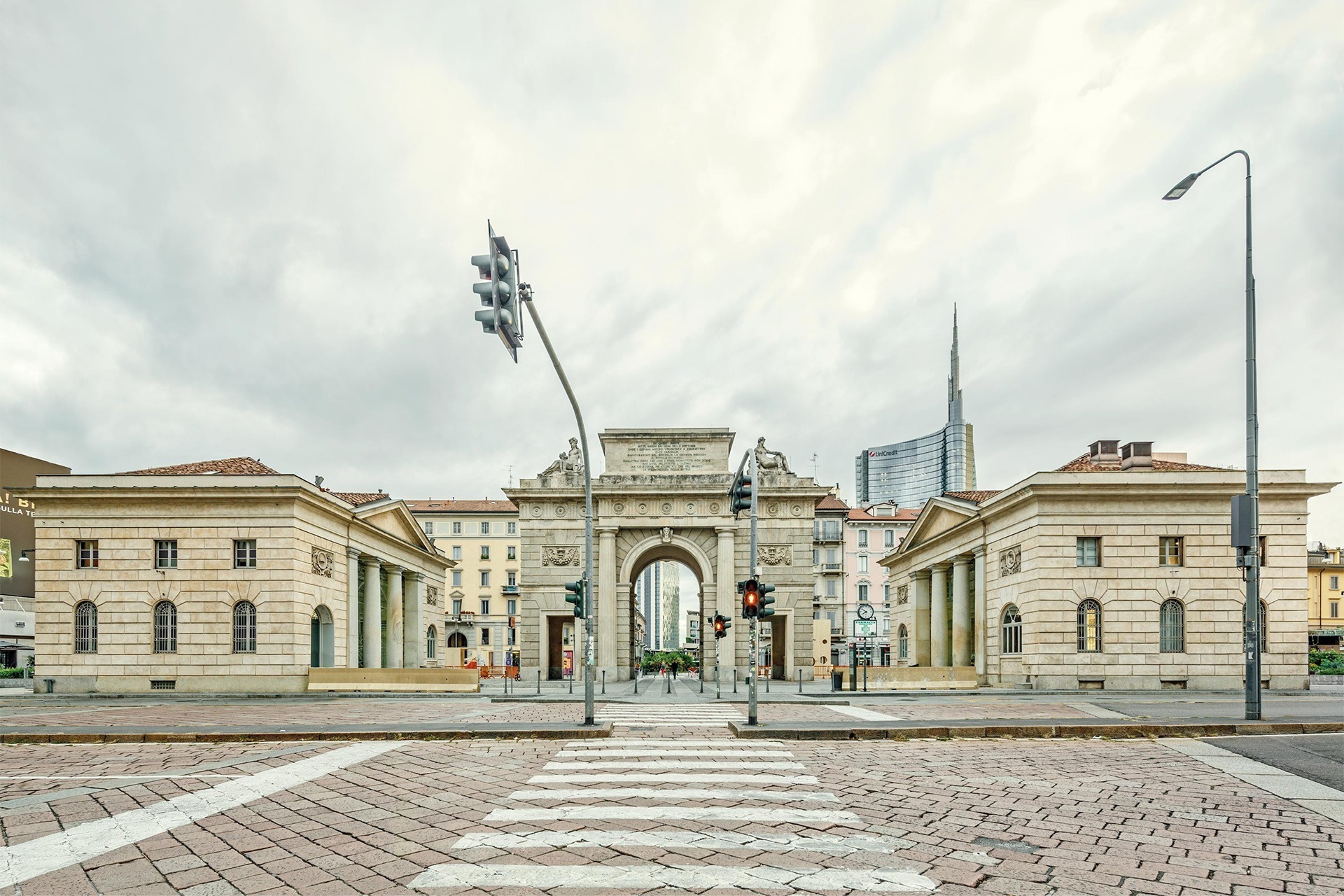 Porta Garibaldi, Customs Houses and Arch